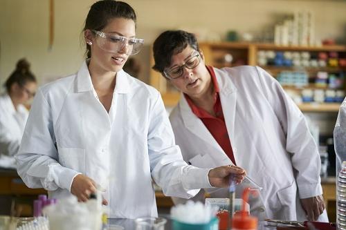 Rachel Pera in the laboratory